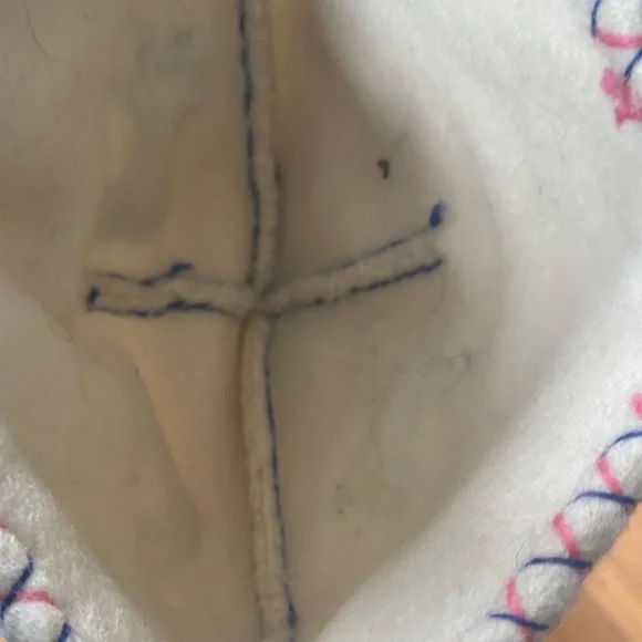 Cozy Hat with Bear Motif in Cream, Red, and Black - Picture 6 of 6